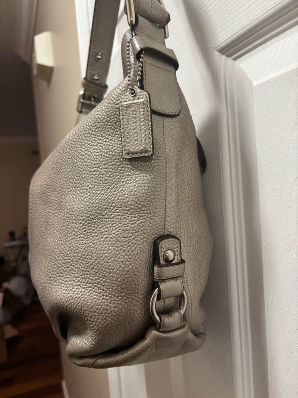 Coach C1120-F15064 24CM Convertible
Metallic Silver Pebbled Leather Hobo in GUC - Picture 4 of 16
